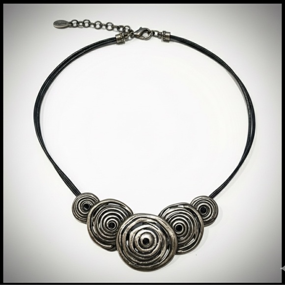 Vintage Necklace - Picture 2 of 2